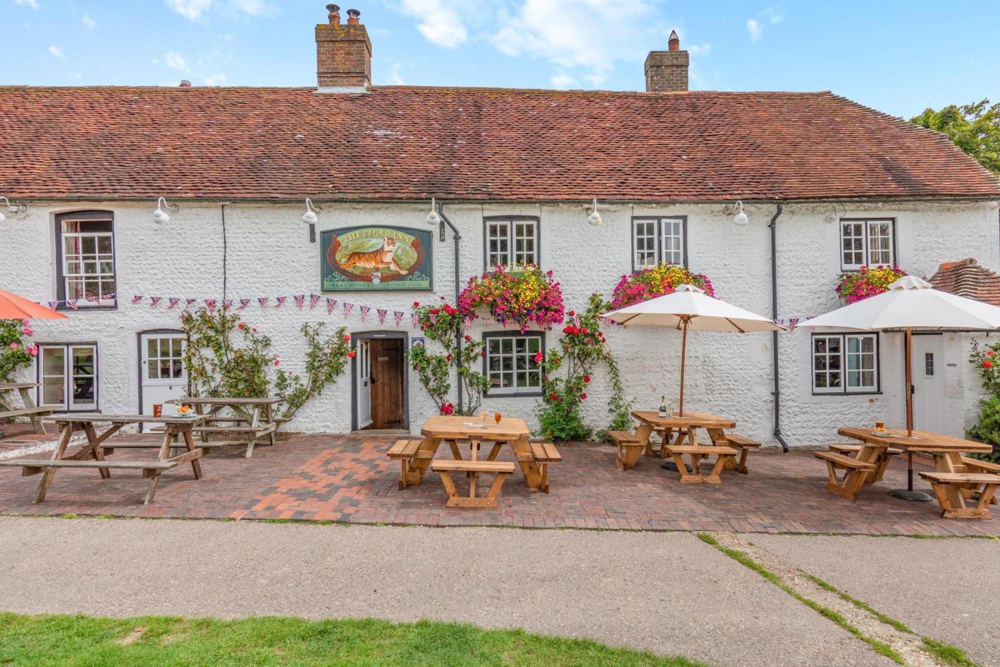 Tiger Inn - Catherine Eastdean Екстериор снимка